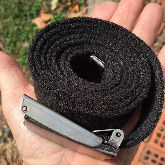 Columbia web belt 1.5”x46” black w gunmetal black buckle bottle cap opener - Picture 14 of 15